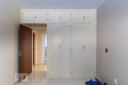 Apartamento à venda com 160m², 4 quartos e 2 vagasQuarto 4 - Armários