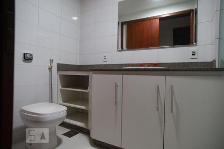 Casa de condomínio à venda com 250m², 6 quartos e 1 vagaBenheiro Social 2