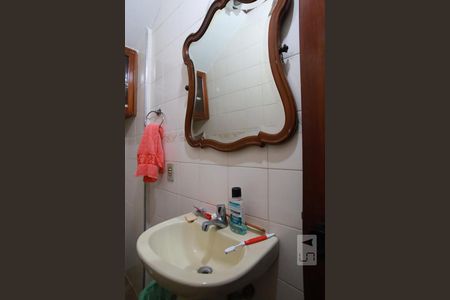 Casa de condomínio à venda com 250m², 6 quartos e 1 vagaLavabo