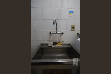 Casa de condomínio à venda com 250m², 6 quartos e 1 vagaLavanderia