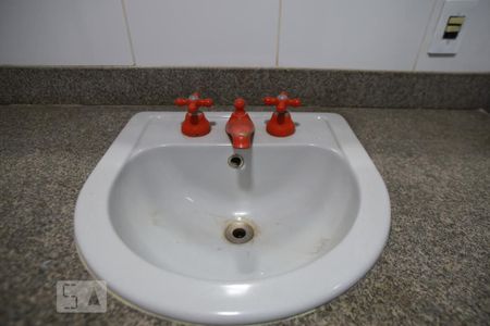 Casa de condomínio à venda com 250m², 6 quartos e 1 vagaBenheiro Social 2