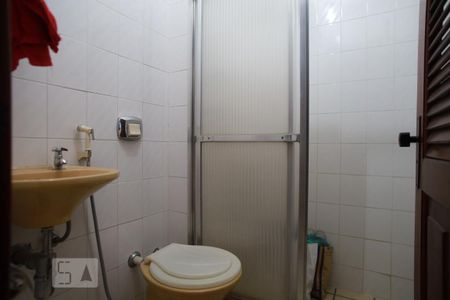 Casa de condomínio à venda com 250m², 6 quartos e 1 vagaBanheiro de Serviço