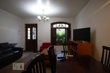 Casa de condomínio à venda com 250m², 6 quartos e 1 vagaSala