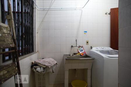 Casa de condomínio à venda com 250m², 6 quartos e 1 vagaLavanderia