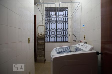 Casa de condomínio à venda com 250m², 6 quartos e 1 vagaLavanderia