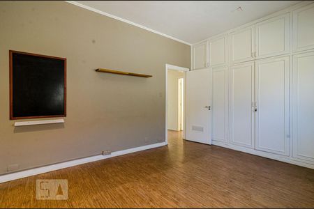 Casa à venda com 625m², 4 quartos e 5 vagas Casa à venda com 625m², 4 quartos e 5 vagasSuíte