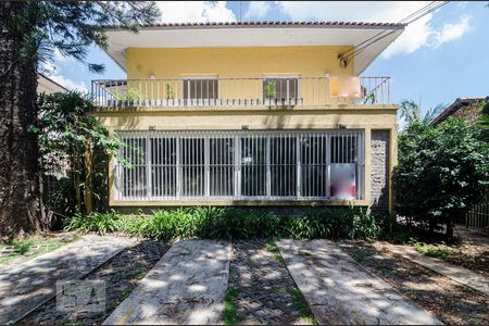 Casa à venda com 625m², 4 quartos e 5 vagas Casa à venda com 625m², 4 quartos e 5 vagasFachada