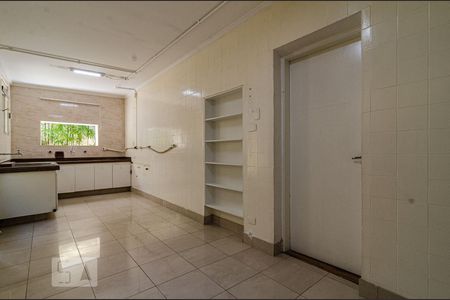 Casa à venda com 625m², 4 quartos e 5 vagas Casa à venda com 625m², 4 quartos e 5 vagasCozinha
