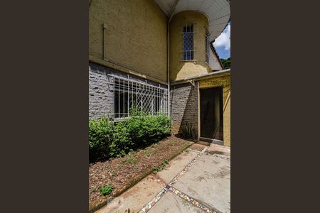 Casa à venda com 625m², 4 quartos e 5 vagas Casa à venda com 625m², 4 quartos e 5 vagasEntrada