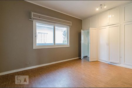 Casa à venda com 625m², 4 quartos e 5 vagas Casa à venda com 625m², 4 quartos e 5 vagasSuíte