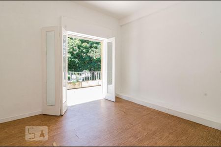 Casa à venda com 625m², 4 quartos e 5 vagas Casa à venda com 625m², 4 quartos e 5 vagasQuarto 1