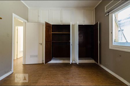 Casa à venda com 625m², 4 quartos e 5 vagas Casa à venda com 625m², 4 quartos e 5 vagasSuíte