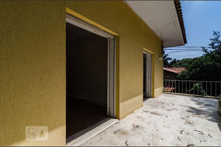 Casa à venda com 625m², 4 quartos e 5 vagas Casa à venda com 625m², 4 quartos e 5 vagasVaranda do quarto 2