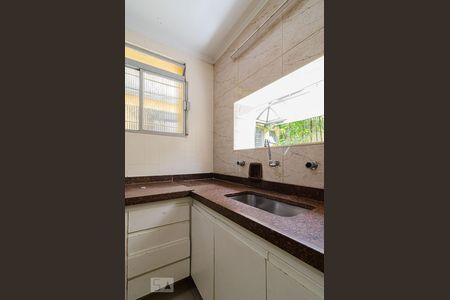 Casa à venda com 625m², 4 quartos e 5 vagas Casa à venda com 625m², 4 quartos e 5 vagasCozinha