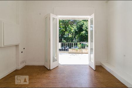 Casa à venda com 625m², 4 quartos e 5 vagas Casa à venda com 625m², 4 quartos e 5 vagasQuarto 1