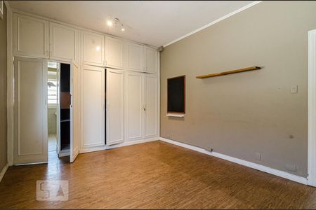 Casa à venda com 625m², 4 quartos e 5 vagas Casa à venda com 625m², 4 quartos e 5 vagasSuíte