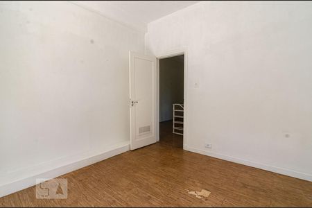 Casa à venda com 625m², 4 quartos e 5 vagas Casa à venda com 625m², 4 quartos e 5 vagasQuarto 1