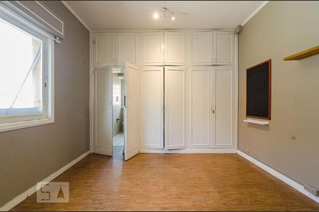 Casa à venda com 625m², 4 quartos e 5 vagas Casa à venda com 625m², 4 quartos e 5 vagasSuíte