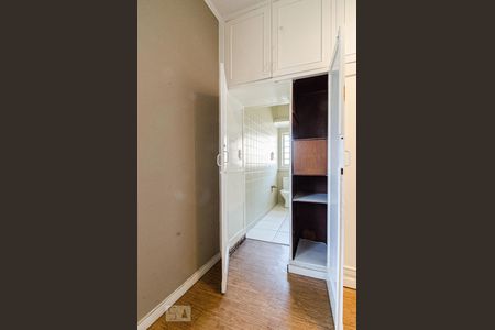 Casa à venda com 625m², 4 quartos e 5 vagas Casa à venda com 625m², 4 quartos e 5 vagasSuíte