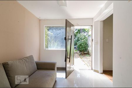 Casa à venda com 625m², 4 quartos e 5 vagas Casa à venda com 625m², 4 quartos e 5 vagasEntrada