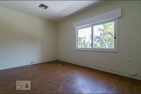 Casa à venda com 625m², 4 quartos e 5 vagas Casa à venda com 625m², 4 quartos e 5 vagasQuarto 4