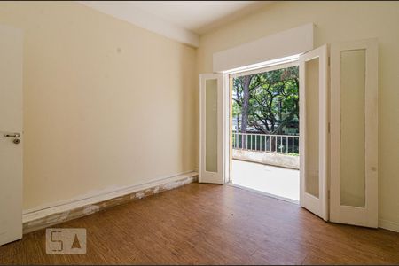 Casa à venda com 625m², 4 quartos e 5 vagas Casa à venda com 625m², 4 quartos e 5 vagasQuarto 2