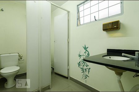 Casa à venda com 625m², 4 quartos e 5 vagas Casa à venda com 625m², 4 quartos e 5 vagasBanheiro edícula