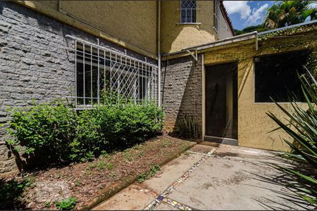 Casa à venda com 625m², 4 quartos e 5 vagas Casa à venda com 625m², 4 quartos e 5 vagasEntrada