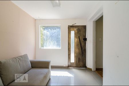 Casa à venda com 625m², 4 quartos e 5 vagas Casa à venda com 625m², 4 quartos e 5 vagasEntrada