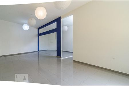 Casa à venda com 625m², 4 quartos e 5 vagas Casa à venda com 625m², 4 quartos e 5 vagasSala edícula