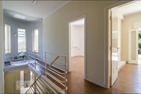 Casa à venda com 625m², 4 quartos e 5 vagas Casa à venda com 625m², 4 quartos e 5 vagasHall