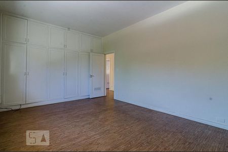 Casa à venda com 625m², 4 quartos e 5 vagas Casa à venda com 625m², 4 quartos e 5 vagasQuarto 4