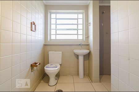 Casa à venda com 625m², 4 quartos e 5 vagas Casa à venda com 625m², 4 quartos e 5 vagasBanheiro da suíte