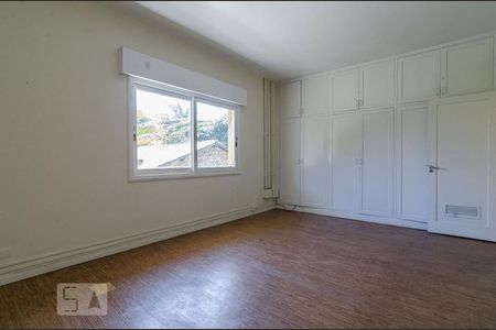 Casa à venda com 625m², 4 quartos e 5 vagas Casa à venda com 625m², 4 quartos e 5 vagasQuarto 4