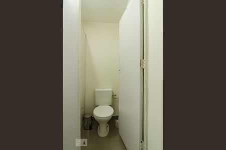 Casa à venda com 625m², 4 quartos e 5 vagas Casa à venda com 625m², 4 quartos e 5 vagasBanheiro edícula