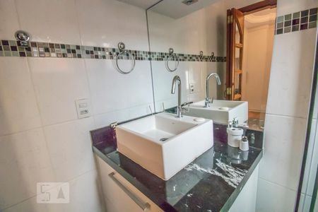 Casa à venda com 150m², 4 quartos e 4 vagasBanheiro Suíte 1