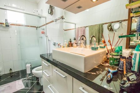 Casa à venda com 150m², 4 quartos e 4 vagasBanheiro Suíte 4