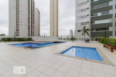 Apartamento à venda com 98m², 3 quartos e 2 vagas Apartamento à venda com 98m², 3 quartos e 2 vagasÁrea comum - Piscina