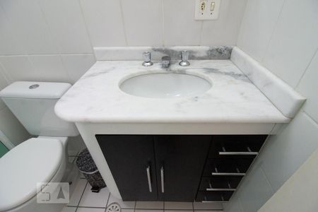Apartamento à venda com 98m², 3 quartos e 2 vagas Apartamento à venda com 98m², 3 quartos e 2 vagasDetalhe banheiro