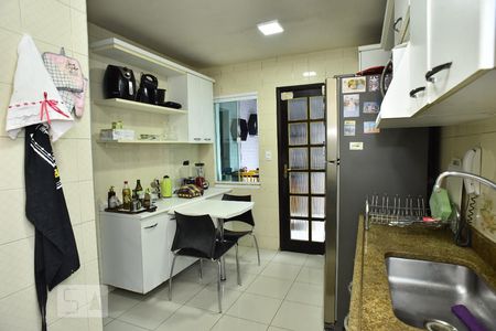 Cozinha de casa de condomínio para alugar com 4 quartos, 230m² em Freguesia de Jacarepaguá, Rio de Janeiro