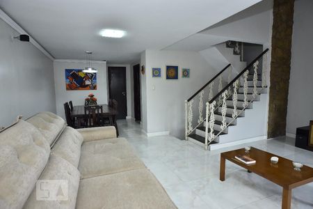 Sala de casa de condomínio para alugar com 4 quartos, 230m² em Freguesia de Jacarepaguá, Rio de Janeiro