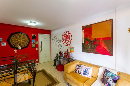Sala de Apartamento com 2 quartos, 70m² Icaraí