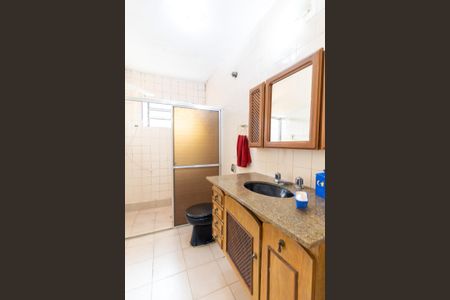 Banheiro de casa para alugar com 2 quartos, 160m² em Vila Nhocuné, São Paulo