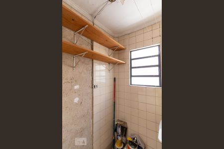 Área de Serviço de casa para alugar com 2 quartos, 160m² em Vila Nhocuné, São Paulo