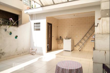 Casa à venda com 160m², 2 quartos e 4 vagas Casa à venda com 160m², 2 quartos e 4 vagasQuintal