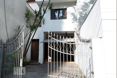 Casa à venda com 160m², 2 quartos e 4 vagas Casa à venda com 160m², 2 quartos e 4 vagasFachada