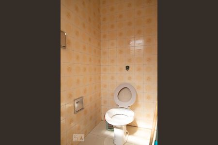 Casa à venda com 160m², 2 quartos e 4 vagas Casa à venda com 160m², 2 quartos e 4 vagasBanheiro de Serviço