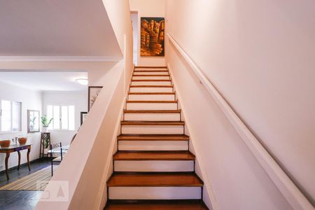 Casa à venda com 140m², 3 quartos e 3 vagasEscada