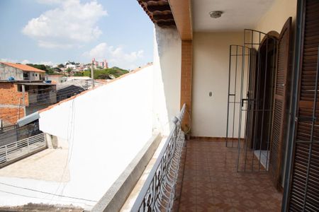 Casa à venda com 270m², 4 quartos e 5 vagas Casa à venda com 270m², 4 quartos e 5 vagasVaranda