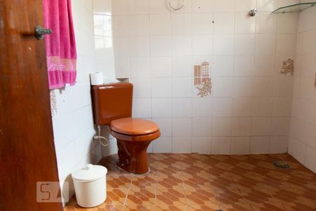 Casa à venda com 270m², 4 quartos e 5 vagas Casa à venda com 270m², 4 quartos e 5 vagasBanheiro 1